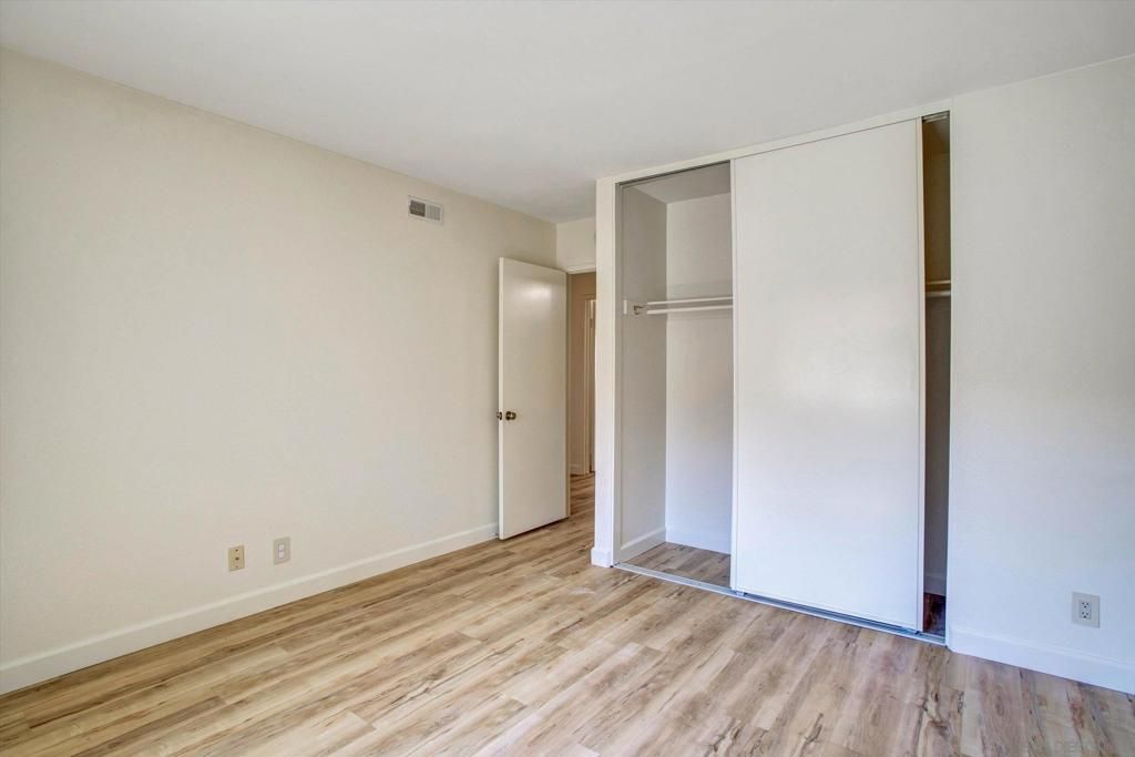 Image 28 of property listing at 4230 Porte De Palmas 43, San Diego, CA 92122