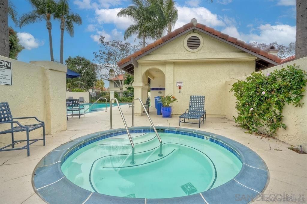 Image 39 of property listing at 4230 Porte De Palmas 43, San Diego, CA 92122