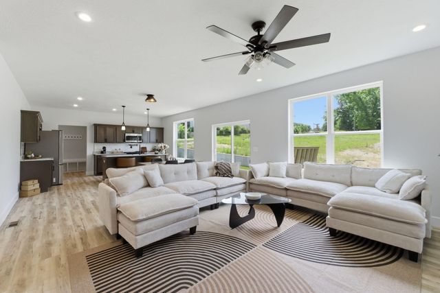 5341 S Dayton Avenue, Springfield, MO 65810
