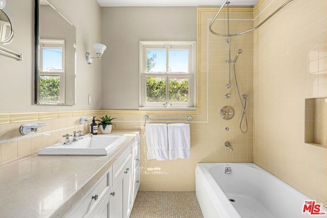449 Westbourne Drive, West Hollywood, CA 90048