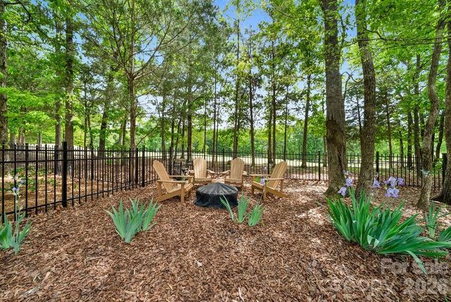 10826 Persimmon Creek Drive, Mint Hill, NC 28227