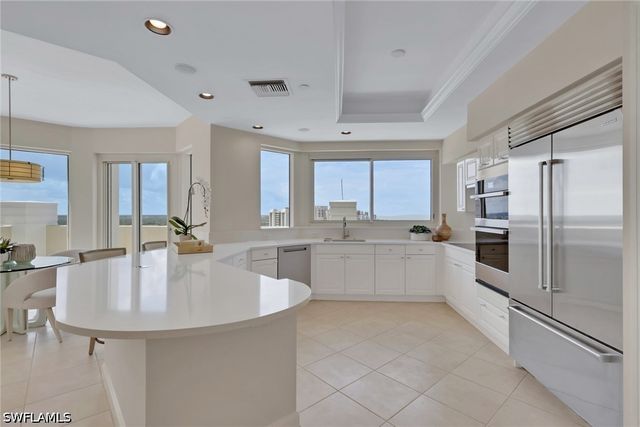 7117 Pelican Bay BLVD 16, Naples, FL 34108