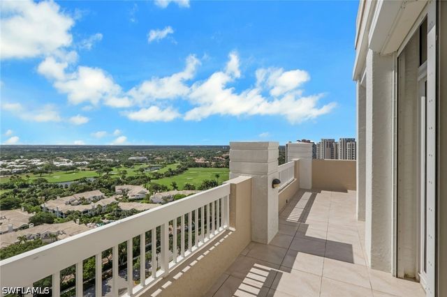 7117 Pelican Bay BLVD 16, Naples, FL 34108