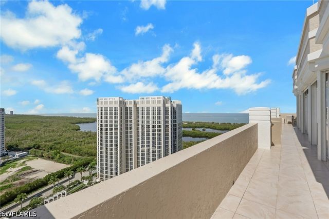 7117 Pelican Bay BLVD 16, Naples, FL 34108