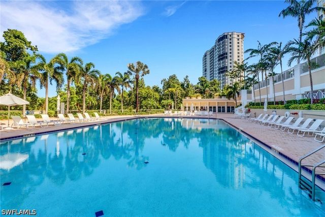 7117 Pelican Bay BLVD 16, Naples, FL 34108
