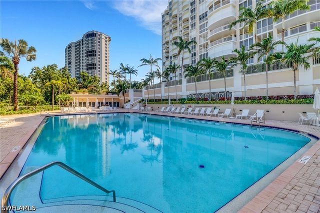 7117 Pelican Bay BLVD 16, Naples, FL 34108