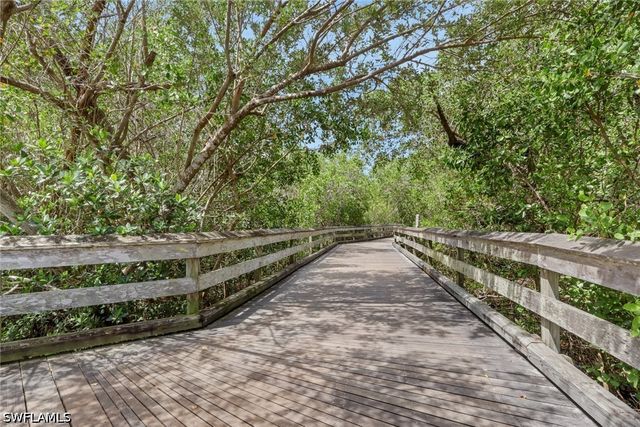 7117 Pelican Bay BLVD 16, Naples, FL 34108