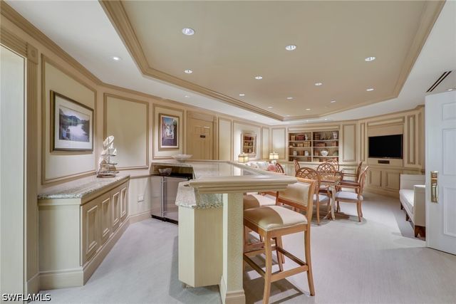 7117 Pelican Bay BLVD 16, Naples, FL 34108