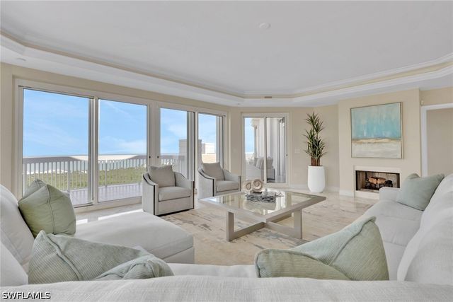 7117 Pelican Bay BLVD 16, Naples, FL 34108