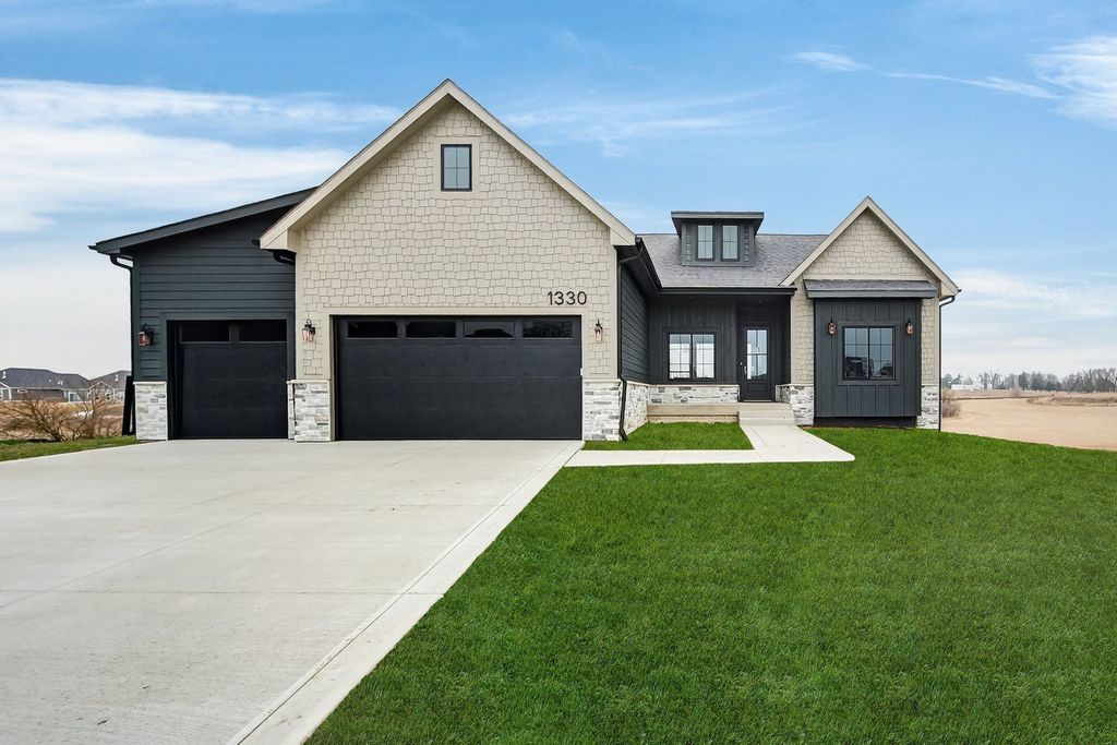 1330 NW Brooks Drive, Waukee, IA 50263