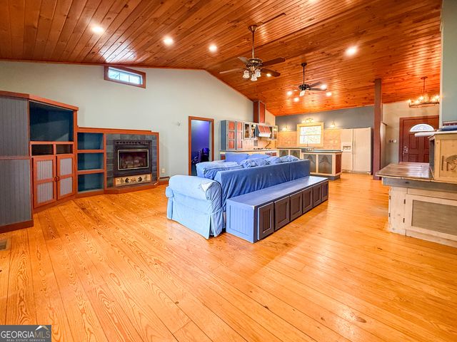 33 McNabb Lane, Clarkesville, GA 30523