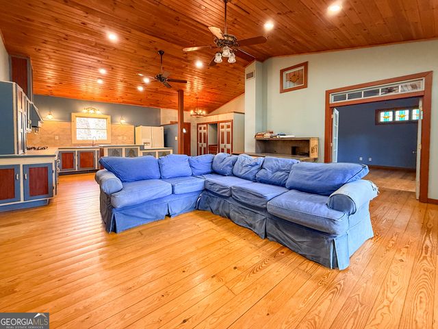 33 McNabb Lane, Clarkesville, GA 30523