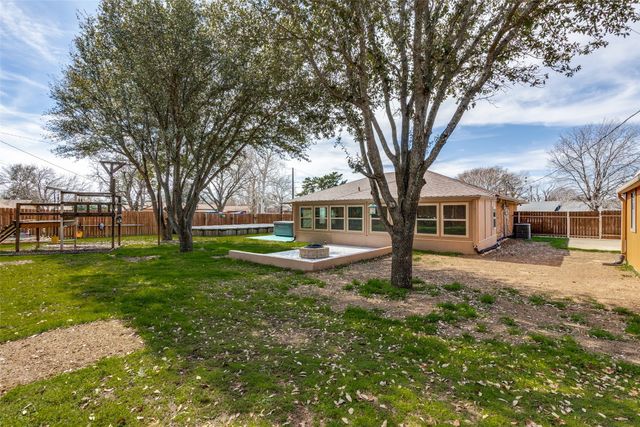 708 Vickie Drive, Azle, TX 76020