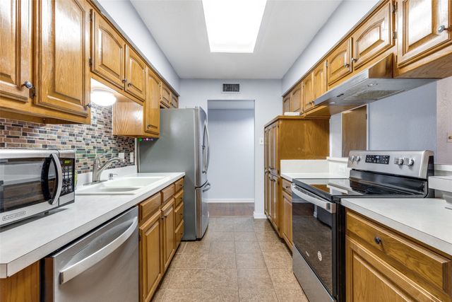 708 Vickie Drive, Azle, TX 76020