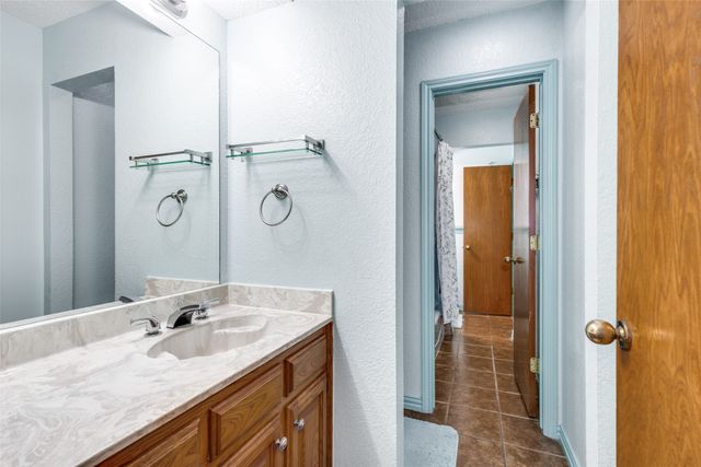 708 Vickie Drive, Azle, TX 76020