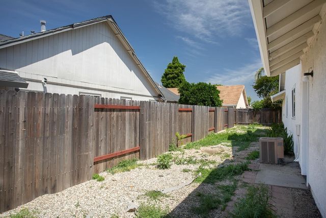 1751 Corsica Dr, Yuba City, CA 95993