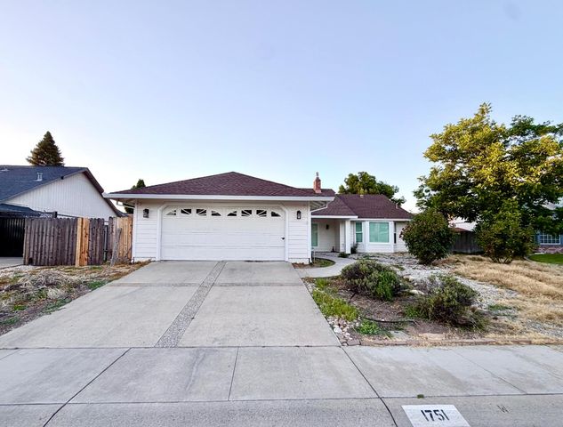 1751 Corsica Dr, Yuba City, CA 95993