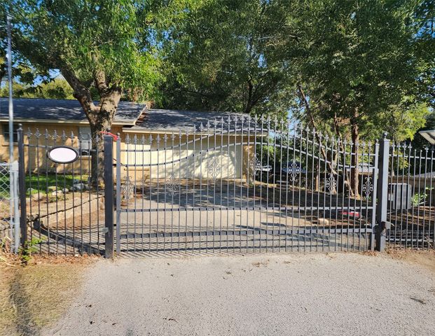 6585 Appian Way, Fort Worth, TX 76135