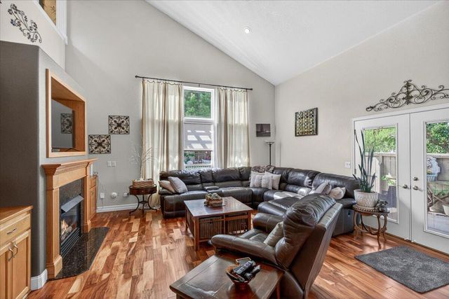997 N Mountain Avenue, Central Point, OR 97502