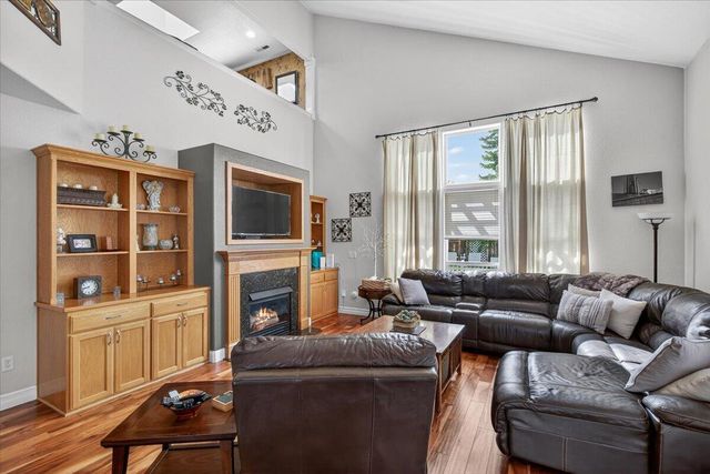 997 N Mountain Avenue, Central Point, OR 97502
