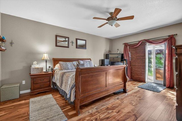 997 N Mountain Avenue, Central Point, OR 97502