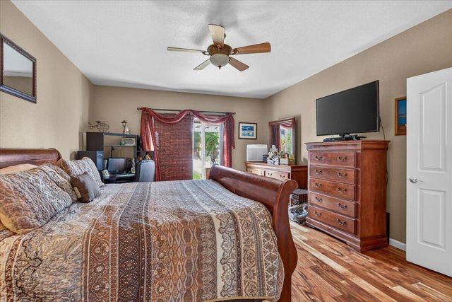 997 N Mountain Avenue, Central Point, OR 97502