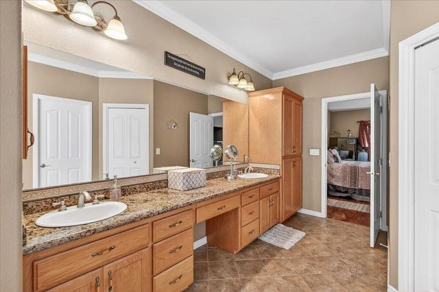 997 N Mountain Avenue, Central Point, OR 97502