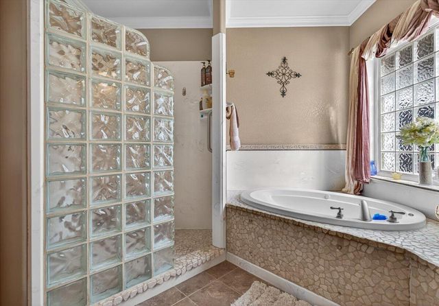 997 N Mountain Avenue, Central Point, OR 97502
