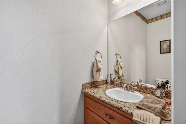 997 N Mountain Avenue, Central Point, OR 97502