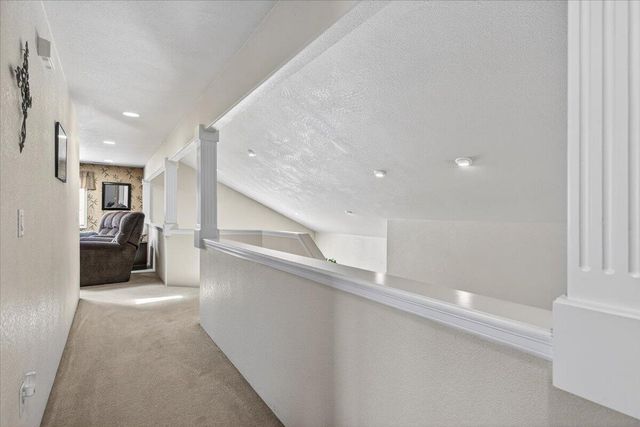 997 N Mountain Avenue, Central Point, OR 97502