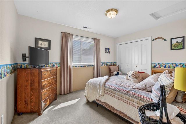 997 N Mountain Avenue, Central Point, OR 97502