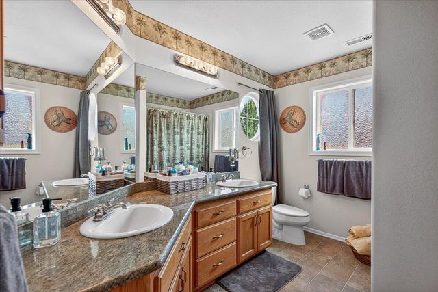 997 N Mountain Avenue, Central Point, OR 97502