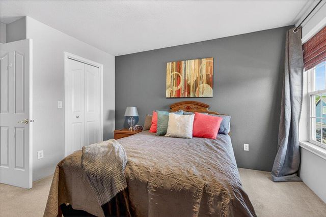 997 N Mountain Avenue, Central Point, OR 97502