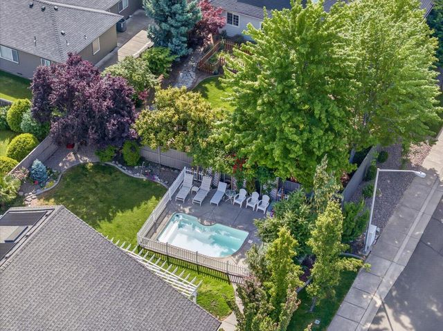 997 N Mountain Avenue, Central Point, OR 97502