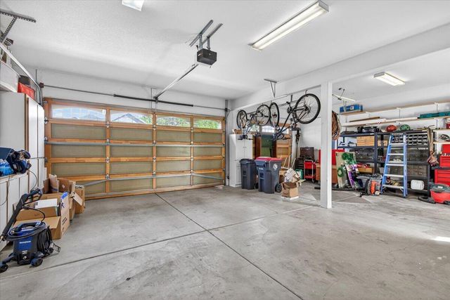 997 N Mountain Avenue, Central Point, OR 97502