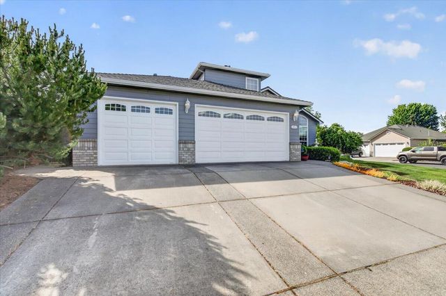 997 N Mountain Avenue, Central Point, OR 97502