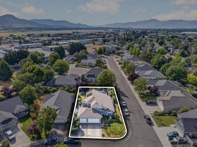 997 N Mountain Avenue, Central Point, OR 97502