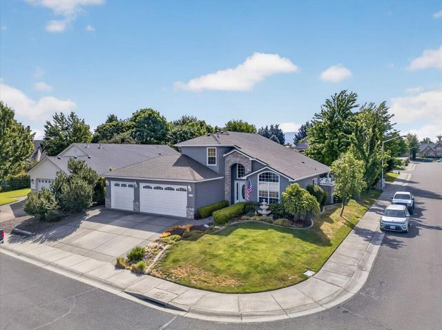 997 N Mountain Avenue, Central Point, OR 97502