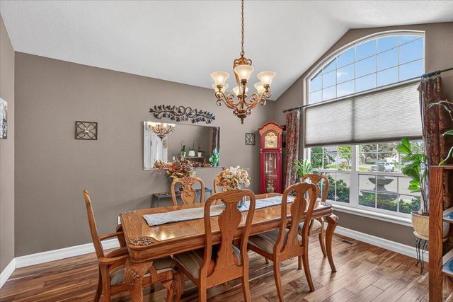 997 N Mountain Avenue, Central Point, OR 97502
