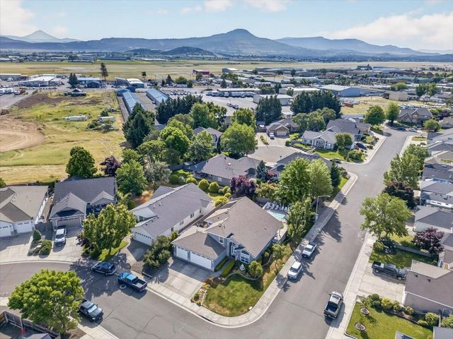 997 N Mountain Avenue, Central Point, OR 97502