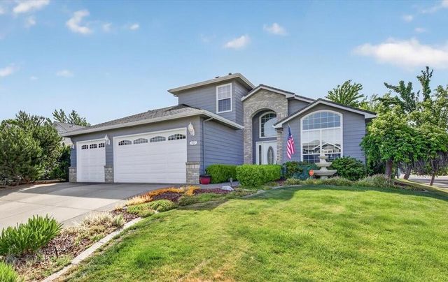 997 N Mountain Avenue, Central Point, OR 97502