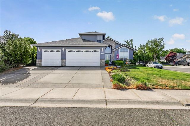 997 N Mountain Avenue, Central Point, OR 97502