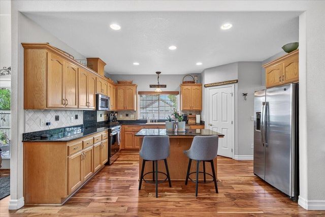 997 N Mountain Avenue, Central Point, OR 97502