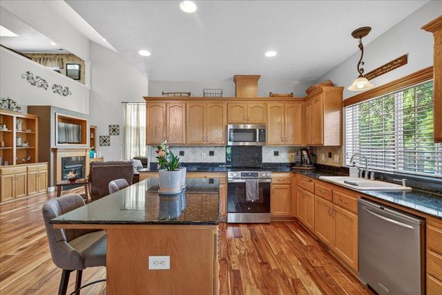 997 N Mountain Avenue, Central Point, OR 97502