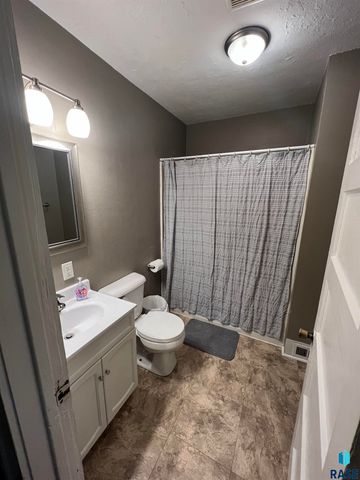 202 N French Ave Avenue, Sioux Falls, SD 57103