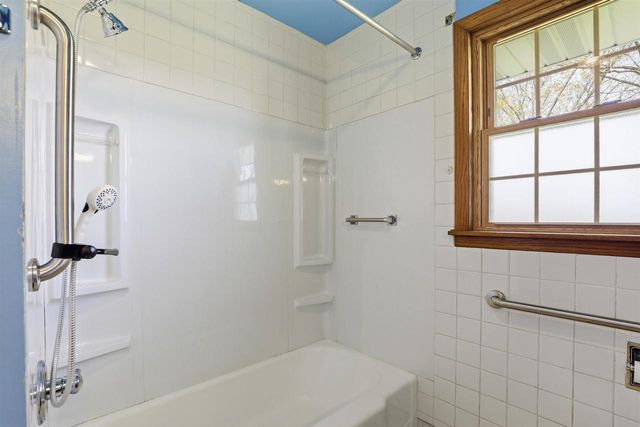3288 OAKRIDGE ROAD, Neenah, WI 54956