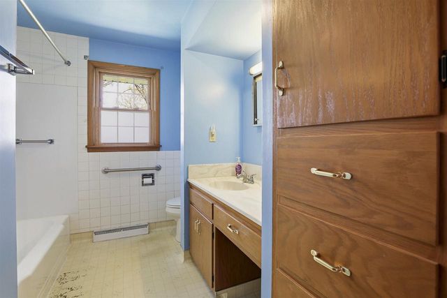 3288 OAKRIDGE ROAD, Neenah, WI 54956