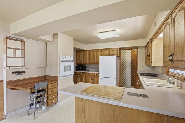 3288 OAKRIDGE ROAD, Neenah, WI 54956
