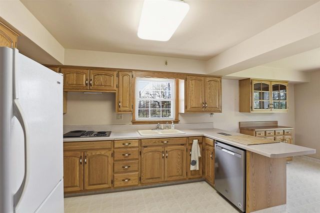 3288 OAKRIDGE ROAD, Neenah, WI 54956
