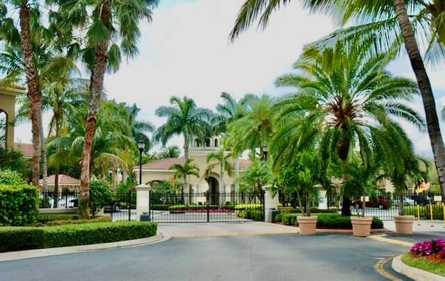 4930 Bonsai Circle 208, Palm Beach Gardens, FL 33418